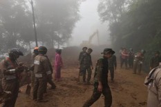 Belasan Pedagang Segar Alam-Puncak Pass Bongkar Kios, Ini Alasannya