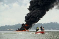 Pantai Penajam Tercemar Tumpahan Minyak
