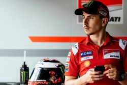  Kontraknya Segera Habis, Lorenzo Tak Ambil Pusing