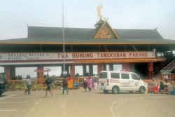 Kencangnya Belaian Angin Dingin Tangkuban Parahu, Serasa Mau Terbang