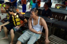 Terseret Arus ke Tengah Laut, Wisatawan Dievakuasi Menggunakan Kapal