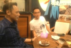 Duduk Semeja, AHY dan Gibran Bertemu Sambil Makan Martabak 