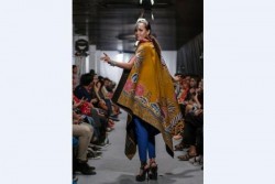 Tari Made Kreasikan Digitarian Batik Corak Bali