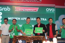 Smartfren Berkolaborasi dengan Grab