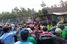  BANDARA KULONPROGO : Lahan Dipagari, Warga Lontarkan Sumpah Serapah dan Lempar Beras