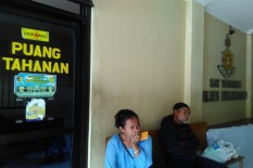Dijenguk Keluarga, Dik Xena Xenita Minta Dibawakan Alat Salat dan Didoakan