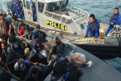 Kapal Tenggelam di Perairan Batam, Ratusan Penumpang Terombang-Ambing