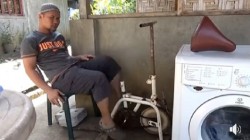 Pria Ini Merancang Mesin Cuci Tanpa Listrik, Hasilnya Boleh Juga...