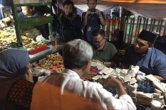 Ademnya...Pilkada Jateng, Sudirman Said dan Ganjar Pranowo Nongkrong di Angkringan Nasi Kucing