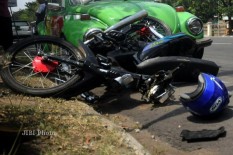 Tertabrak Mobil di Karanganyar, Satu Keluarga Luka Parah