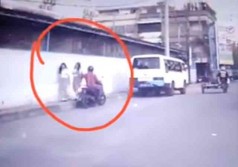 Kelakuan Bejat Pengendara Sepeda Motor Ini pada Siswi SMA Terekam CCTV
