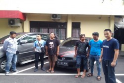 4 Orang Ditemukan Mabuk Ciu di Dalam Mobil, 3 Tak Sadarkan Diri