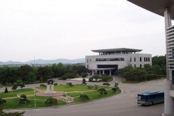 Dua Korea yang Terpisah 65 Tahun Bertemu dalam Satu Meja Makan
