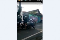 Astaga, Ada Pria Madiun Suka Cium Perempuan di Jalan