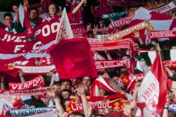Bek Muda Liverpool Anggap Biasa Intimidasi Suporter Roma