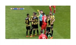 Ada-Ada Saja, Wasit Diacungi Kartu Kuning oleh Pemain