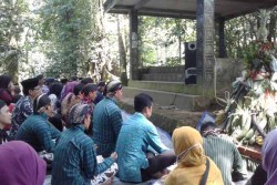 Warga Perbatasan DIY-Jateng Ikuti Kirab di Petilasan Kyai Ajar Ragil