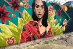 Dua Lipa Terkesima dengan Mural Dirinya di Malaysia