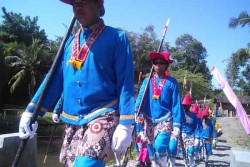 Kirab Budaya Sadranan Dusun Balong Bawakan Air Menuju Makam Puri Loyo Balong
