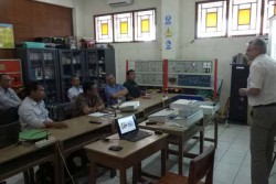 Program Vokasi STTNAS Hadirkan Pakar Elektrik dan Pneumatik dari Jerman