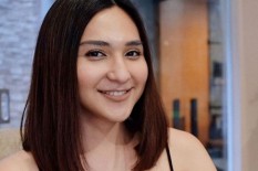 Tampil Berkebaya dan Berjoget, Dena Rachman Dibanding-bandingkan dengan Lucinta Luna