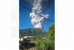Gunung Merapi Semburkan Asap Disertai Gemuruh