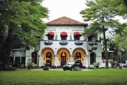 Piknik & Makan Malam ke Gedung Kunstkring di Batavia