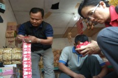 Ratusan Makanan Kedaluwarsa dan Ikan Teri Berformalin Beredar di Kokap