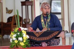 Melestarikan Macapat adalah Gaya Hidup bagi Bagus