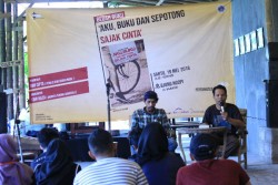 Komunitas Lentera Buku: Generasi Muda, Bacamu Belum Usai!