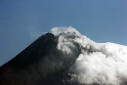 10 Gunung Api Paling Aktif di Sekujur Bumi