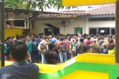 Manfaatkan One Day Service, Ribuan Warga Antre Bayar Denda Tilang 