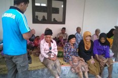 MERAPI WASPADA: 2 Pengungsi di Balai Desa Glagaharjo Dirujuk ke Rumah Sakit