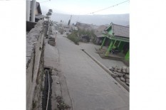 Hujan Abu Merapi, Warga Klakah Boyolali Butuh Bantuan Masker