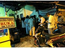 Sabar Mengantre di Gudeg Pawon Jogja