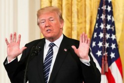 Trump Bertemu Kim Jong Un di Singapura 