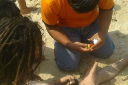 Terpeleset di Pantai Gesing, Wisman Ini Alami Luka di Kaki