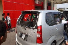 PERSIJA VS PERSEBAYA : Bonek Berulah, 2 Mobil Milik Manajemen PS Tira Dirusak
