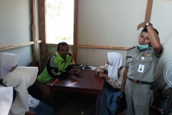 Tengah Asyik Nongkrong di Angkringan, PNS di Gunungkidul Diciduk Satpol PP