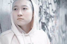 Lagi-Lagi Bikin Heboh, Putri Jackie Chan Tunangan dengan Kekasih Wanitanya