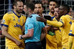 Protes Keras ke Wasit, Buffon Diskors 3 Laga