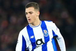 Manchester United Resmi Datangkan Bek Serba Bisa asal Porto