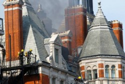Gedung Mandarin Oriental Terbakar, 100 Pemadam Kebakaran Terjun Menjinakkan Api
