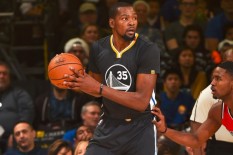 FINAL BASKET NBA: Warriors Selangkah Lagi Pertahankan Gelar