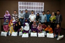 Whiz Prime Berbagi Kasih dengan Anak Yatim