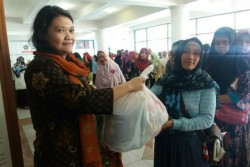 UJB Gelar Pasar Murah Bagi Warga Kurang Mampu