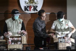 Diburu KPK, Walikota Blitar Akhirnya Menyerahkan Diri