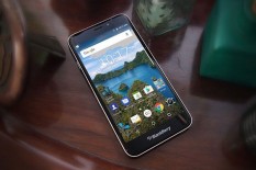 Lebaran, Blackberry Aurora Turun Harga