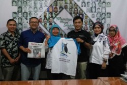 Reuni Perak, Alumni SMP 8 Yogyakarta '93 Buktikan Cinta untuk 12 Guru Mereka
