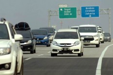 Kelakuan Pemudik, Naiknya Mobil Mewah, tapi Buang Sampah Sembarang